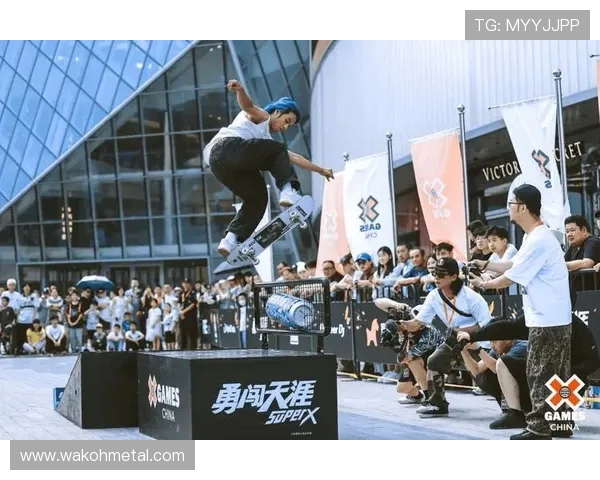 西安滑板队在极限运动世界杯中的灵活性表现引发热议与关注 西安滑板队在极限运动世界杯中的灵活性表现引发热议与关注