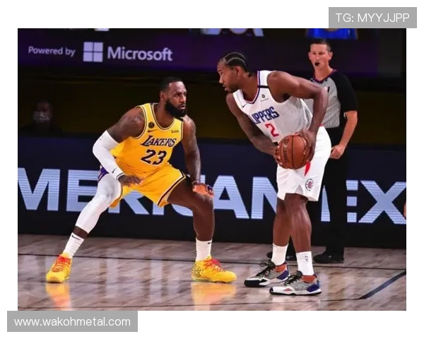 2018年10月7日快船与湖人激战成名球星对决引发球迷热议