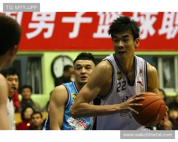 李慕豪：从篮球新星到职业生涯巅峰的成长之路与奋斗历程